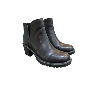 Frye and Co Amerie Black Leather Side Cutout Block Heel Lug Sole Ankle Boots 7M